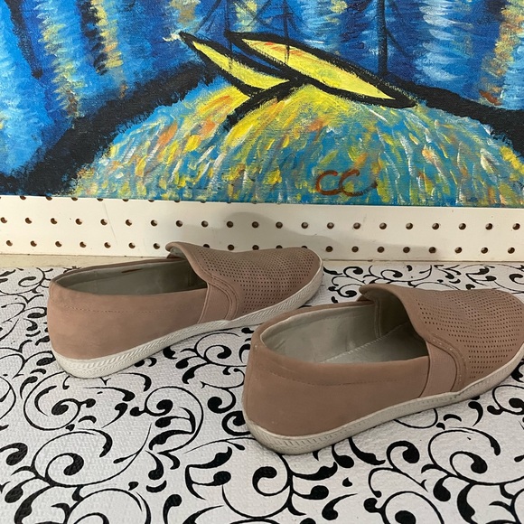 Ladies slip on shoes. Size 5. Pink - Picture 3 of 4